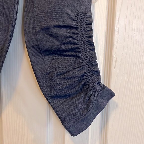 Lululemon blue capri in the flow crop leggings - Picture 4 of 8